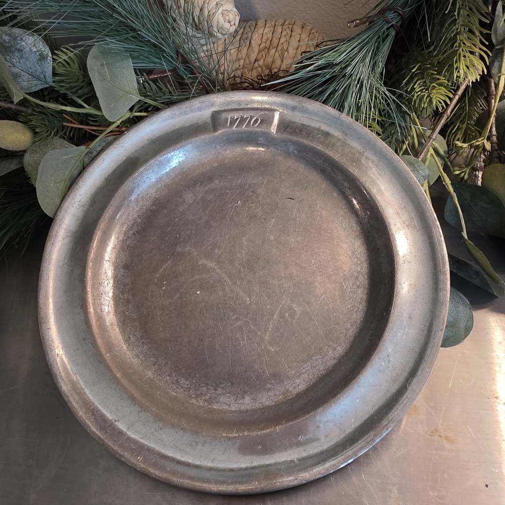 Wilton Armetale Pewter Tone Decorative Plates - Set of 2 - Picture 2 of 5